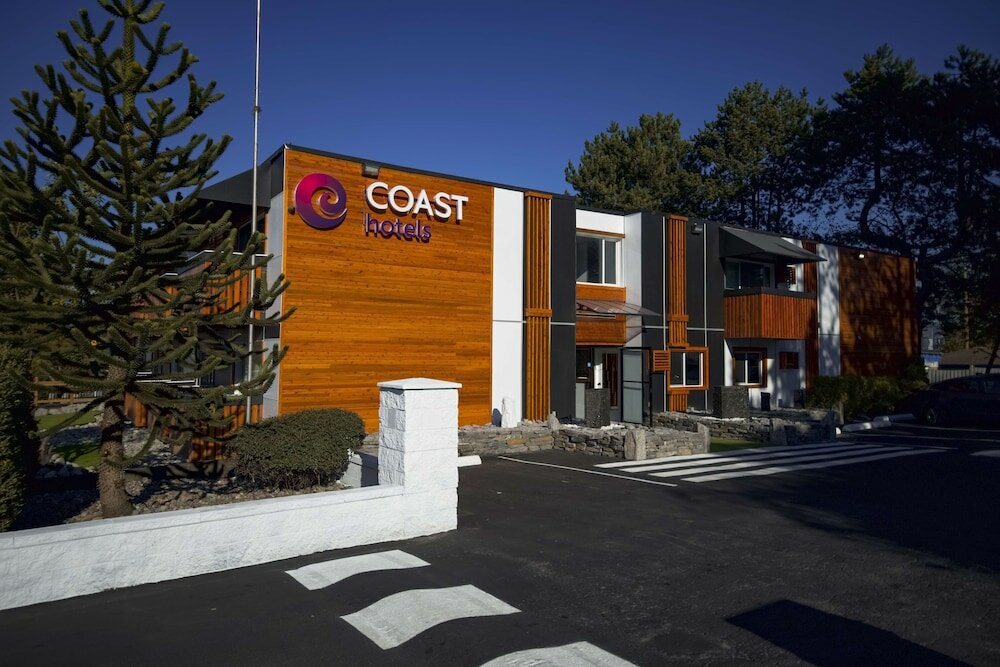 Фото Coast Metro Vancouver Hotel