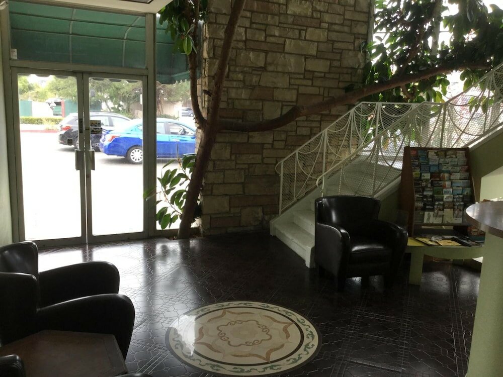 Фото Bevonshire Lodge Motel