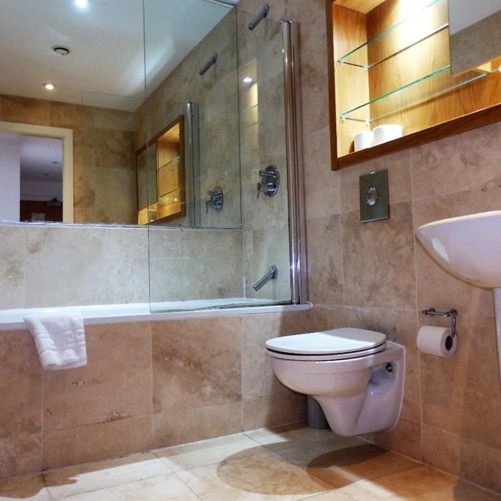 Фото Stylish Quayside Apartment