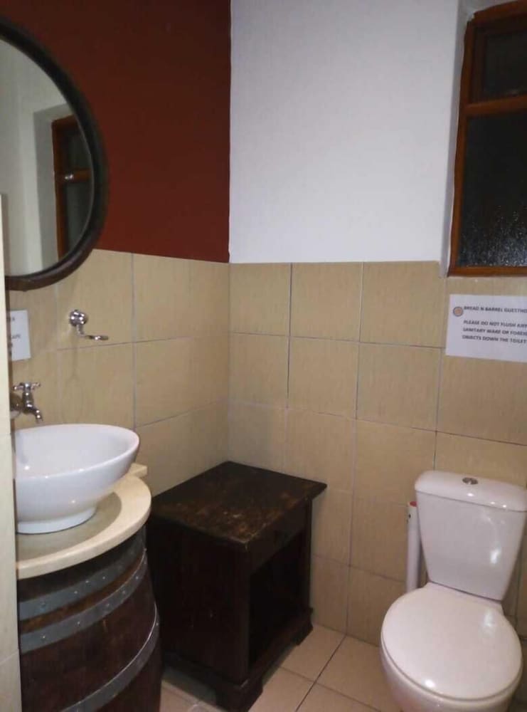 Фото Bread & Barrel Bellville Guesthouse