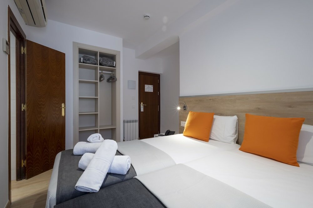 Фото Hostal Sans