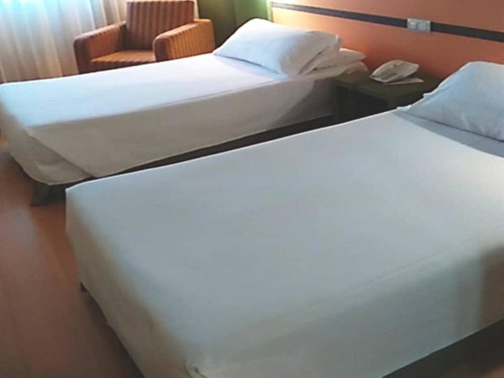 Фото Hotel Naval Sestao