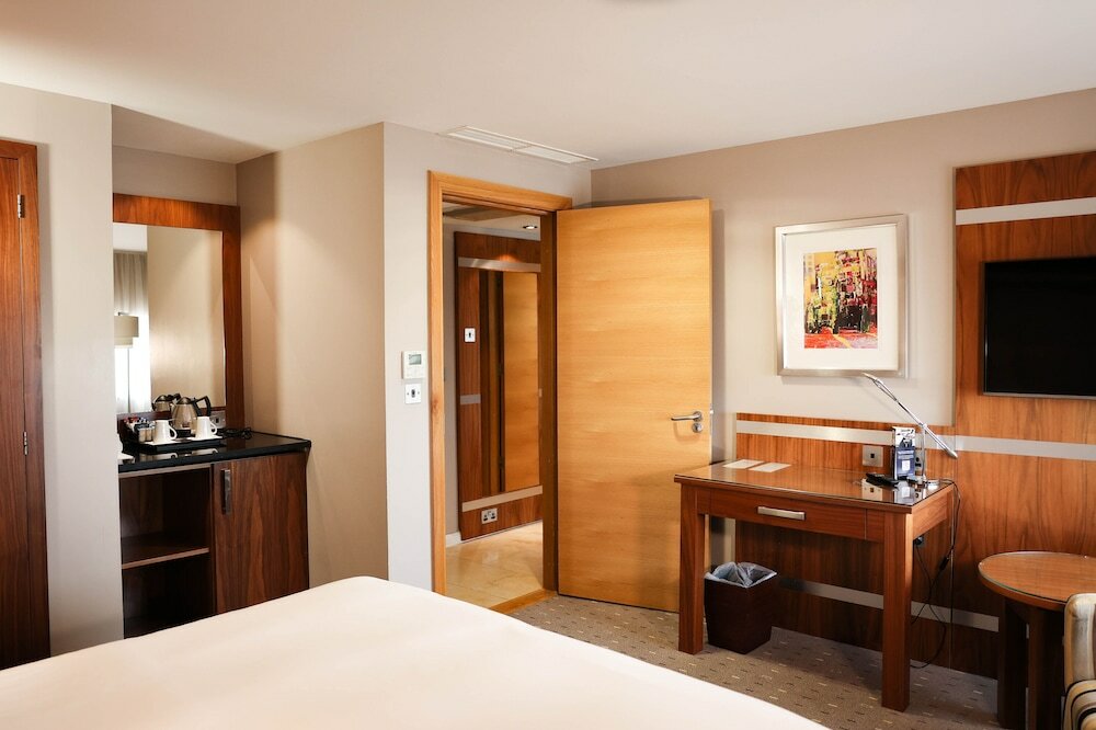 Фото DoubleTree by Hilton Milton Keynes