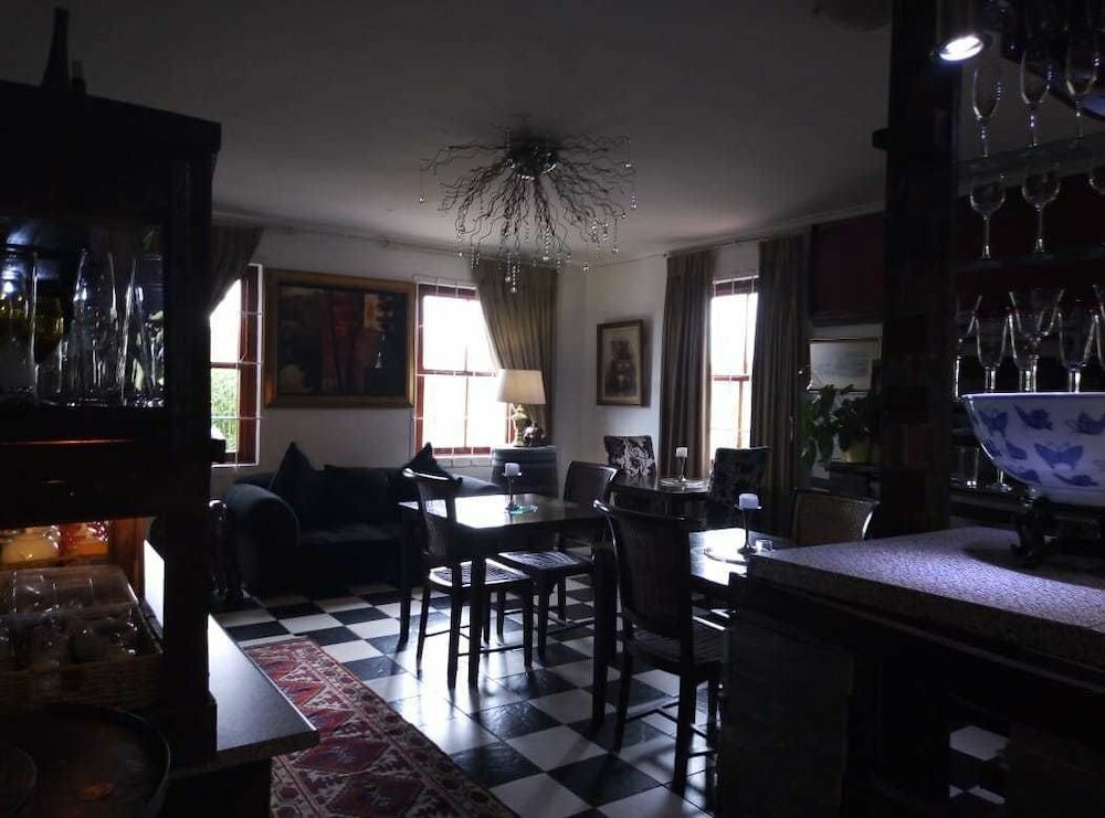 Фото Bread & Barrel Bellville Guesthouse