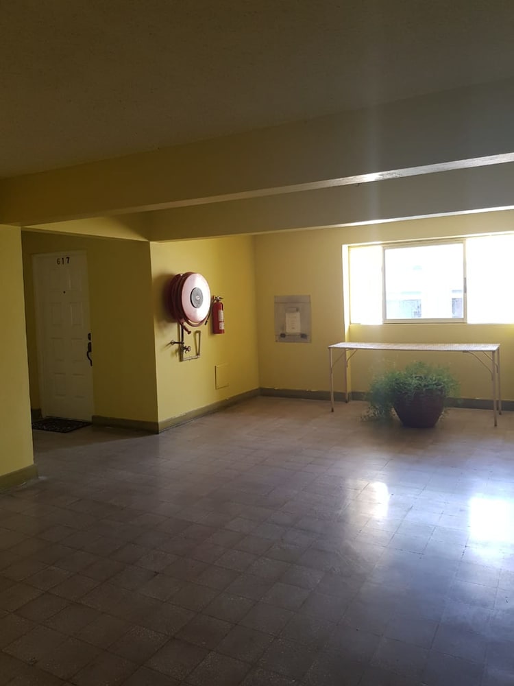 Фото New Kingston Apt at Kensington Court