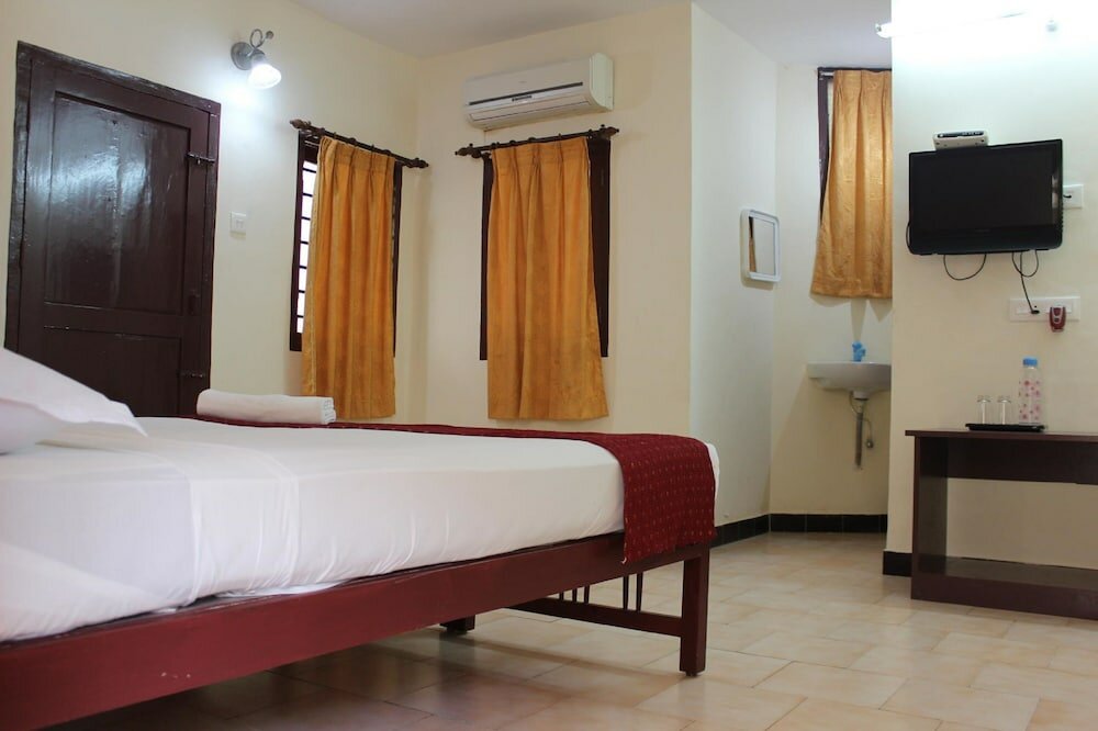 Фото New Kovalam Beach Hotel