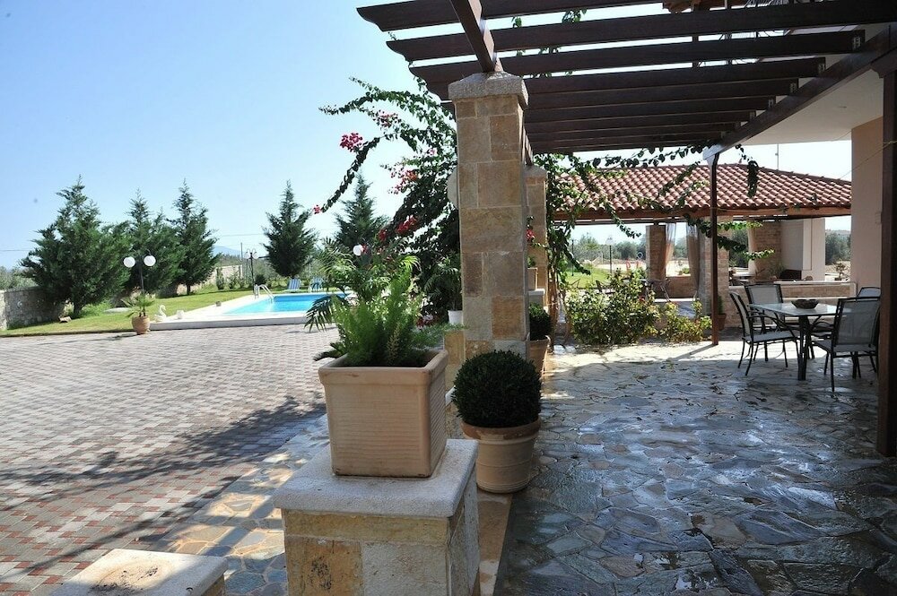 Фото Angelos Kandia Apartments