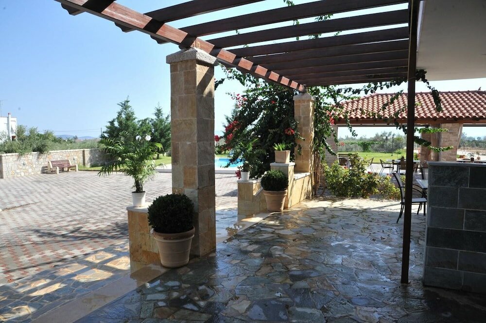 Фото Angelos Kandia Apartments