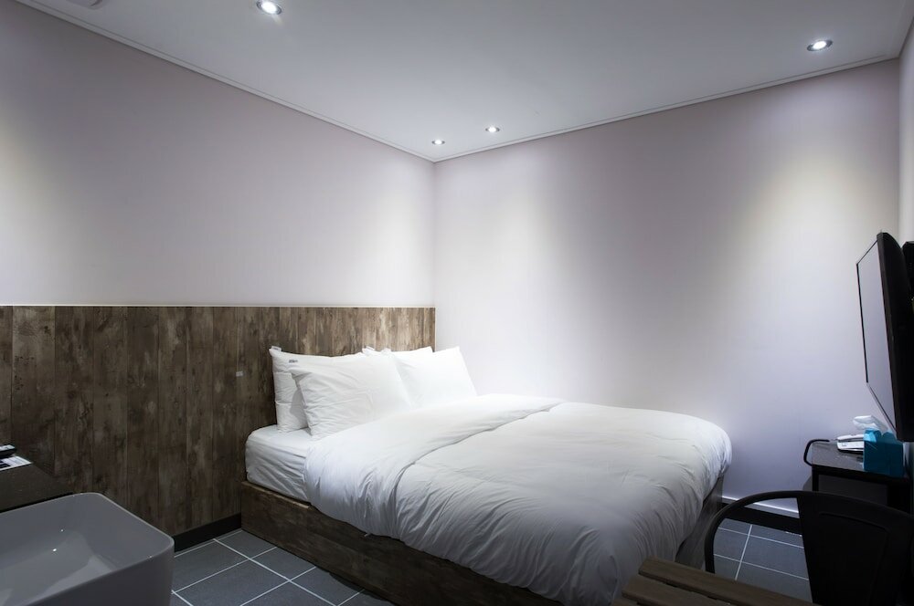 Фото Hotel Millhaus Shinchon