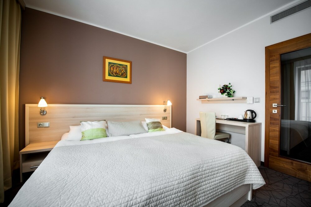 Фото Hotel Mlynska