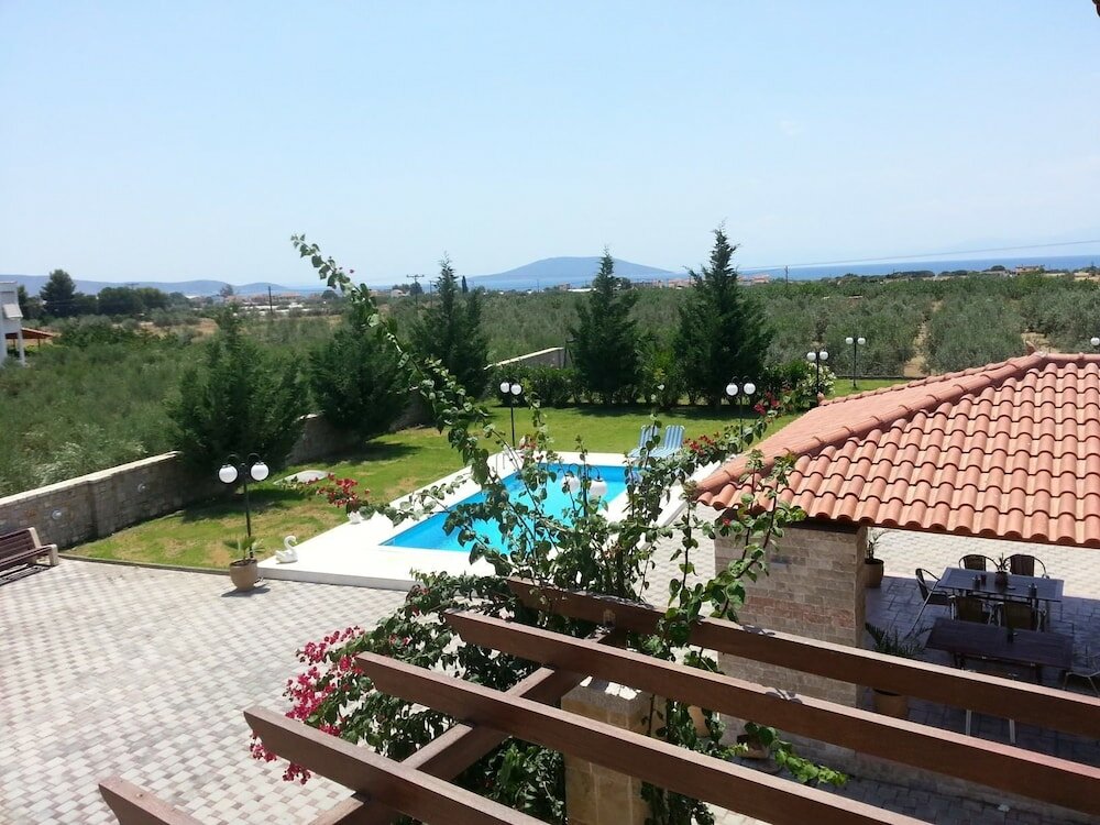 Фото Angelos Kandia Apartments