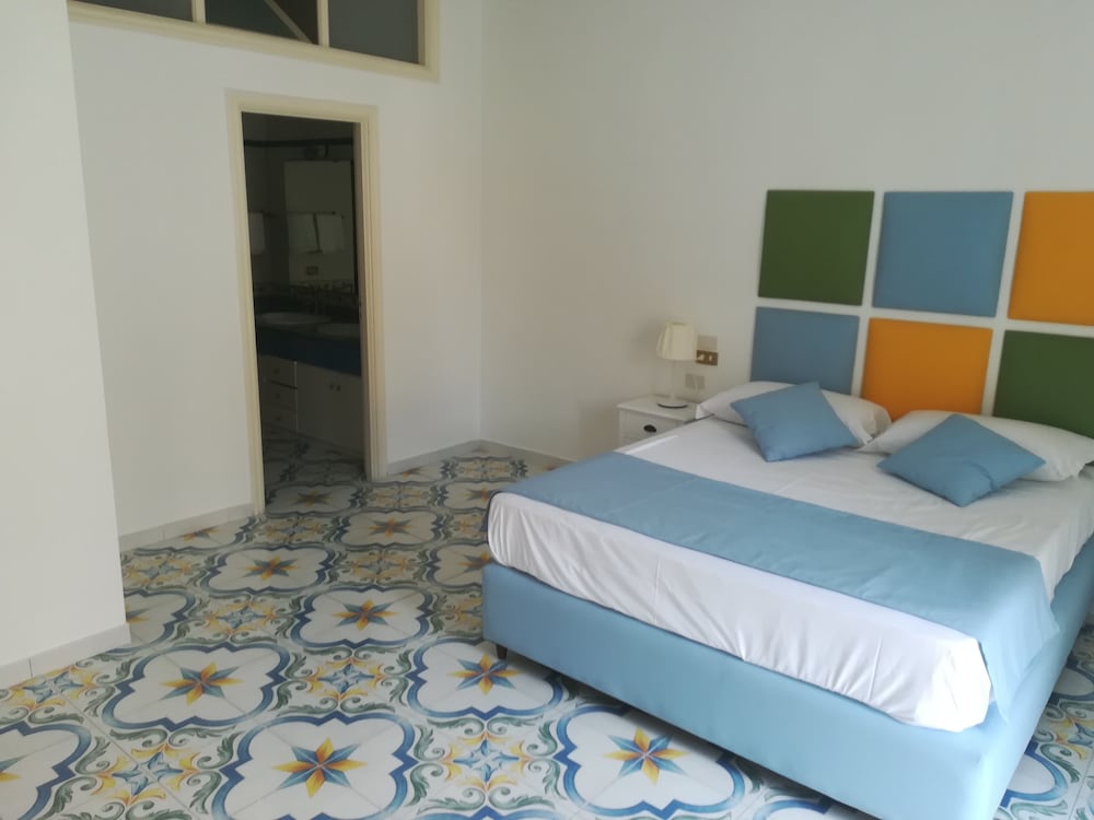 Фото Suite Napoli Riviera