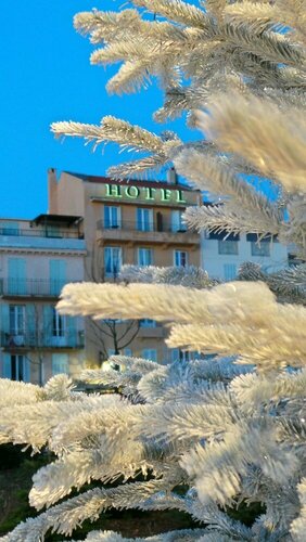 Гостиница Hotel Le Relais Du Postillon в Жюане-ле-Пен