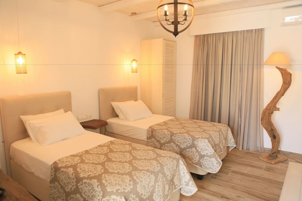 Фото Theasis Luxury Suites