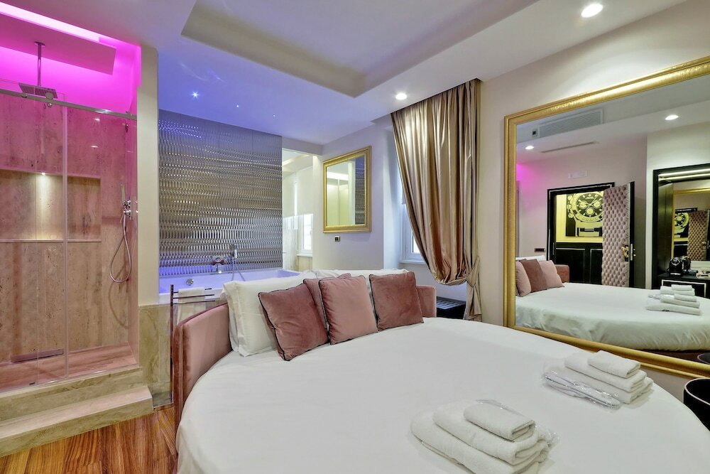 Фото Trevi Diamond Luxury Suite & Jacuzzi