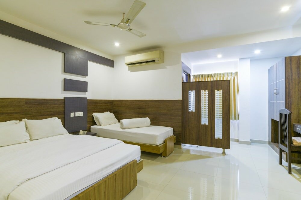 Фото Crescent Inn Navallur