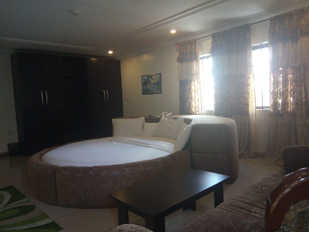 Фото Sycamore Royal Suites and Apartments