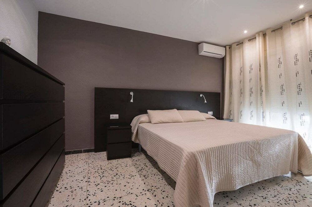 Фото Apartamentos Montserrat