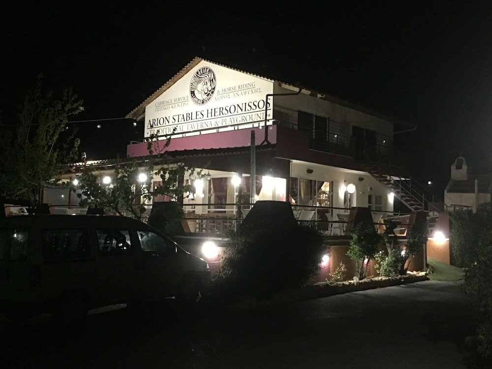 Фото Arion Stables & Apartments