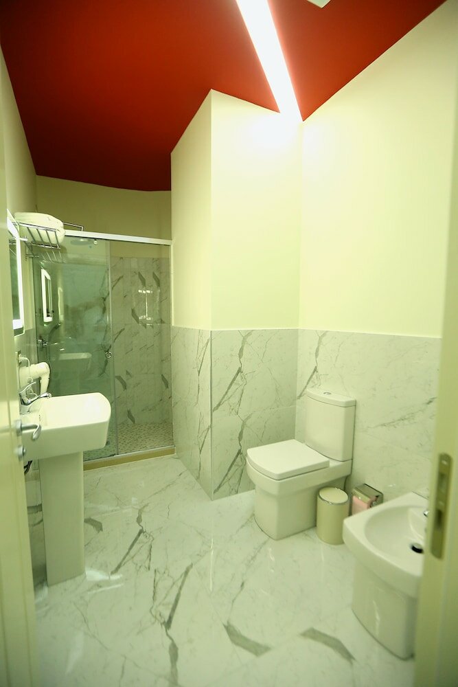 Фото Vllaznia Hotel