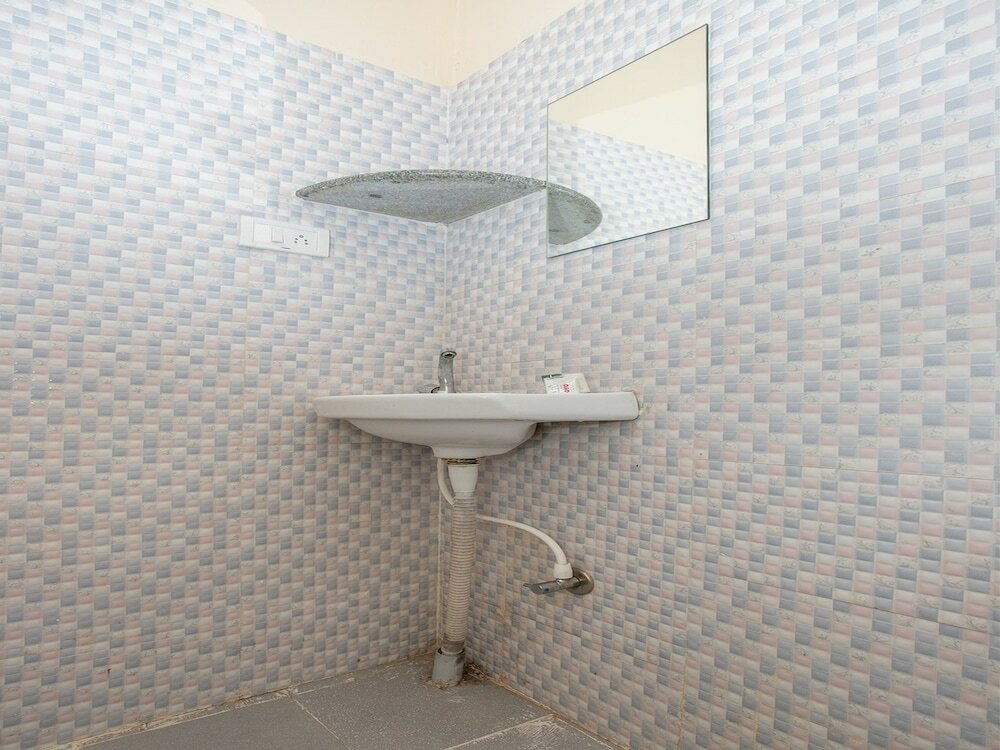 Фото Oyo 12776 SV Suites