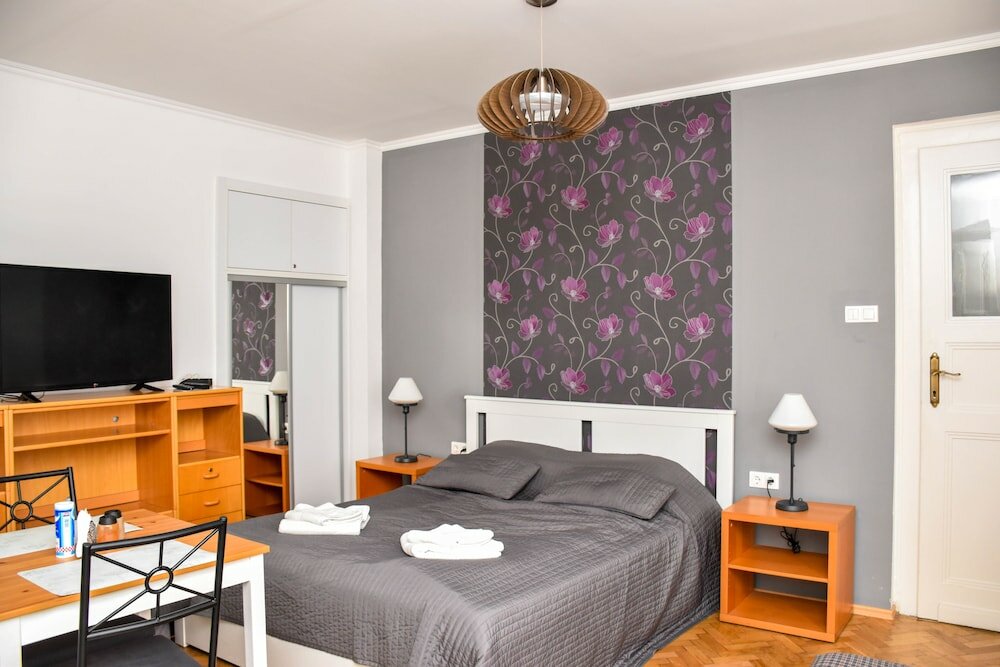 Фото Diamond Astoria 5 sun-lit apartment