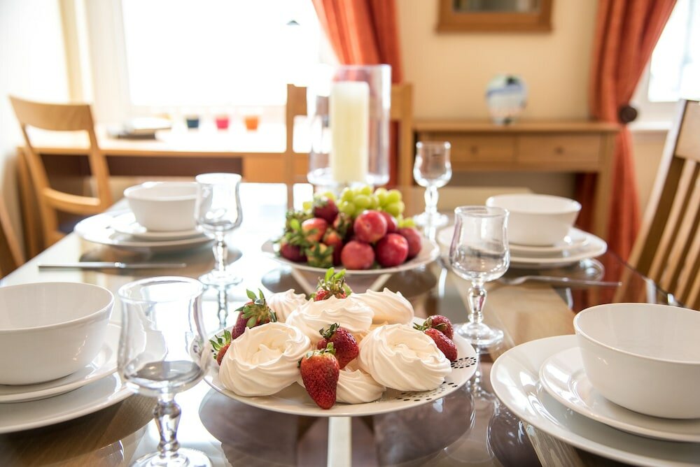 Фото A Place Like Home - 2 Bedroom Apartment in Chelsea