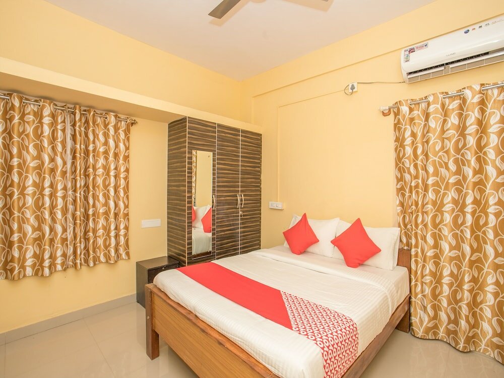 Фото Oyo 12776 SV Suites