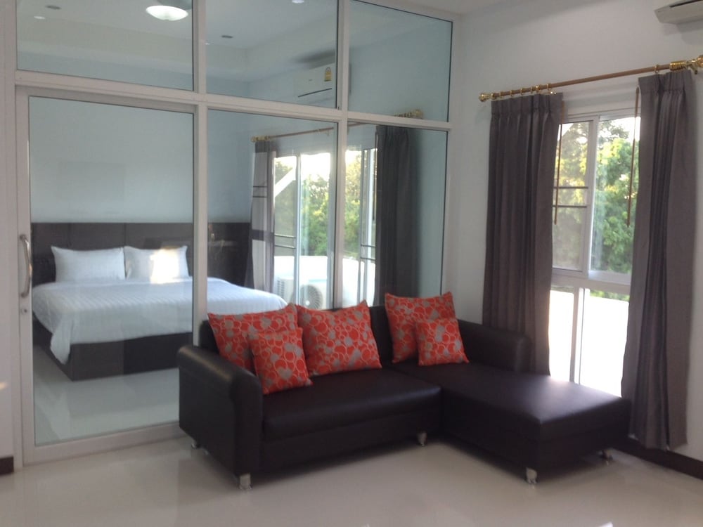 Фото Praiyanan Place Hotel