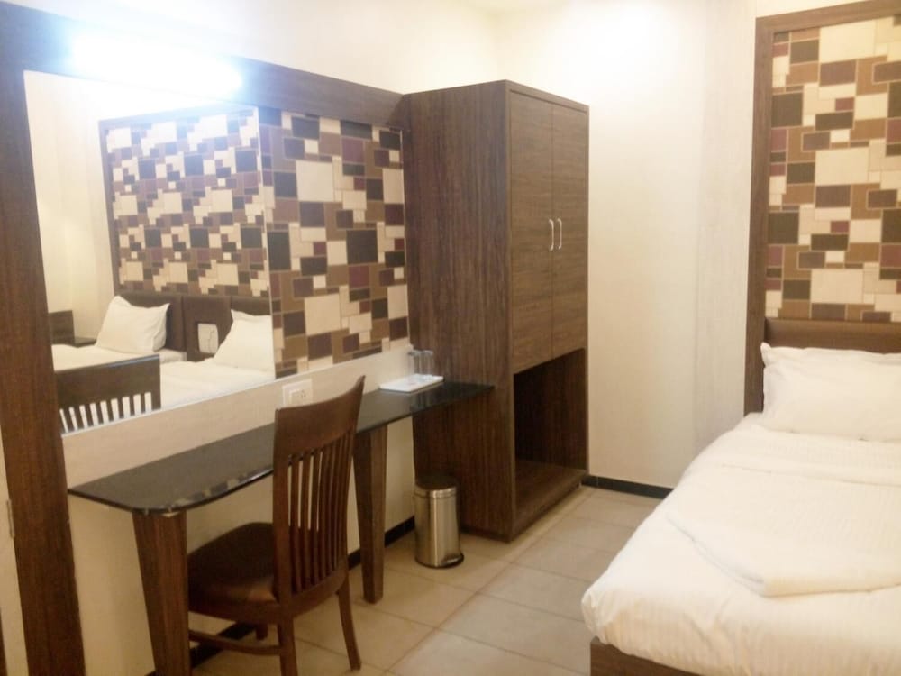 Фото Hotel Pushpak Park