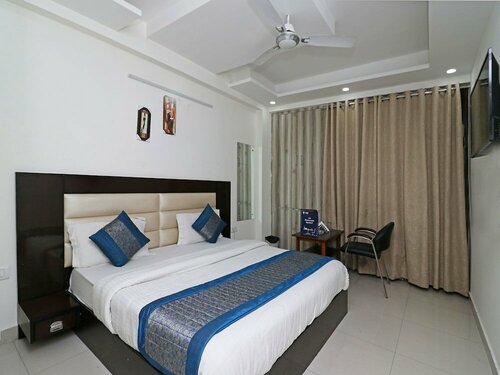 Гостиница Oyo 11633 Hotel Sweet Palace в Дели