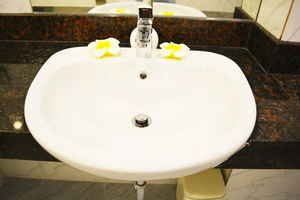 Фото Serena Sathorn Suites