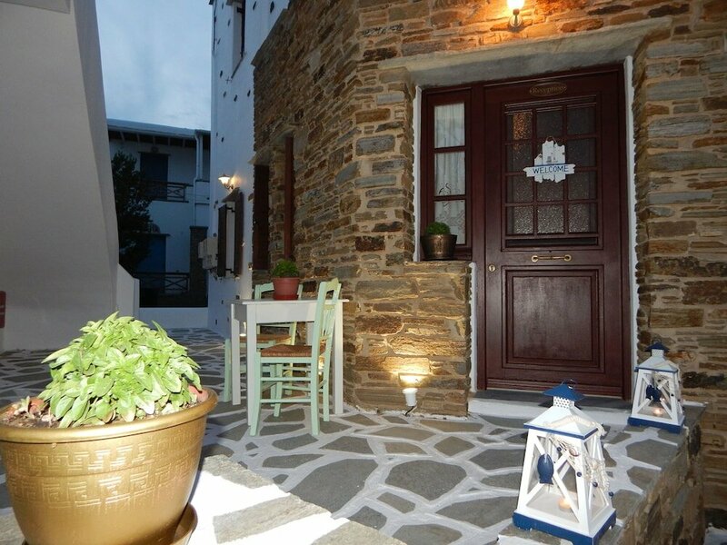 Гостиница Tinos Suites & Apartments