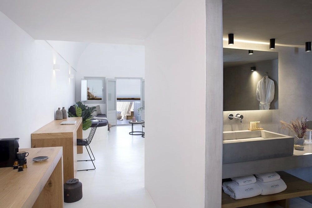 Фото June Twenty Suites