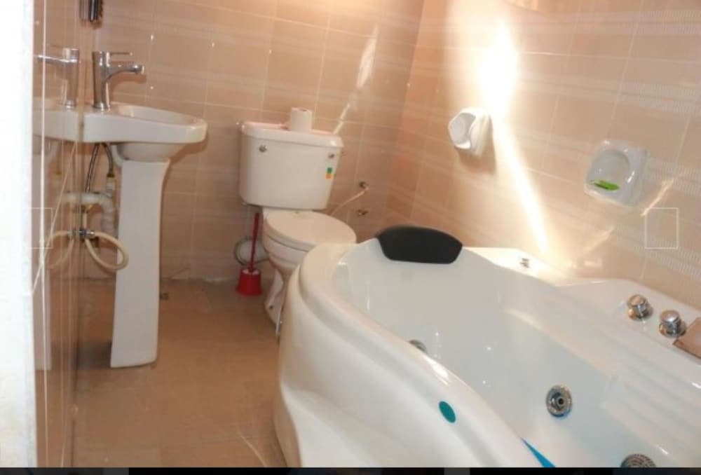 Фото Cute Villa Hotel and Suites