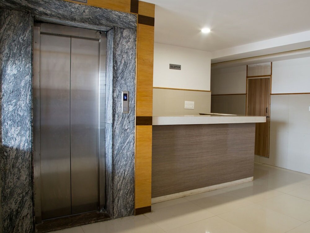 Фото Oyo 9248 Hotel Shrinidhi