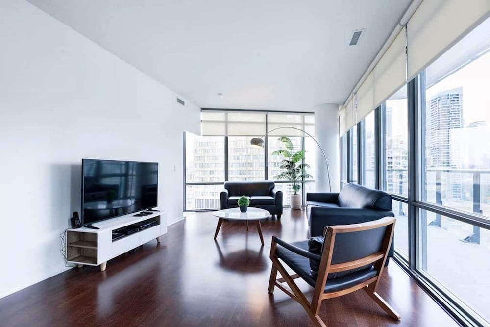 Фото Altitude Suites Bay Street by Teristo Group