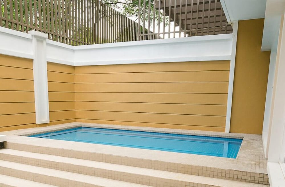 Фото Padgett Place - Deluxe Suites