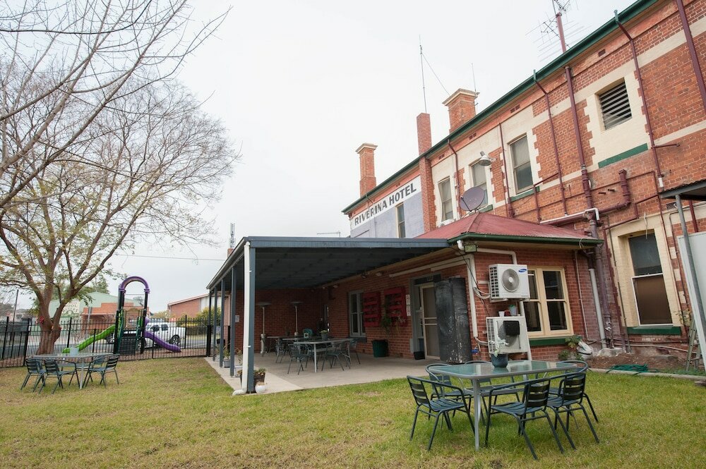 Фото Riverina Hotel