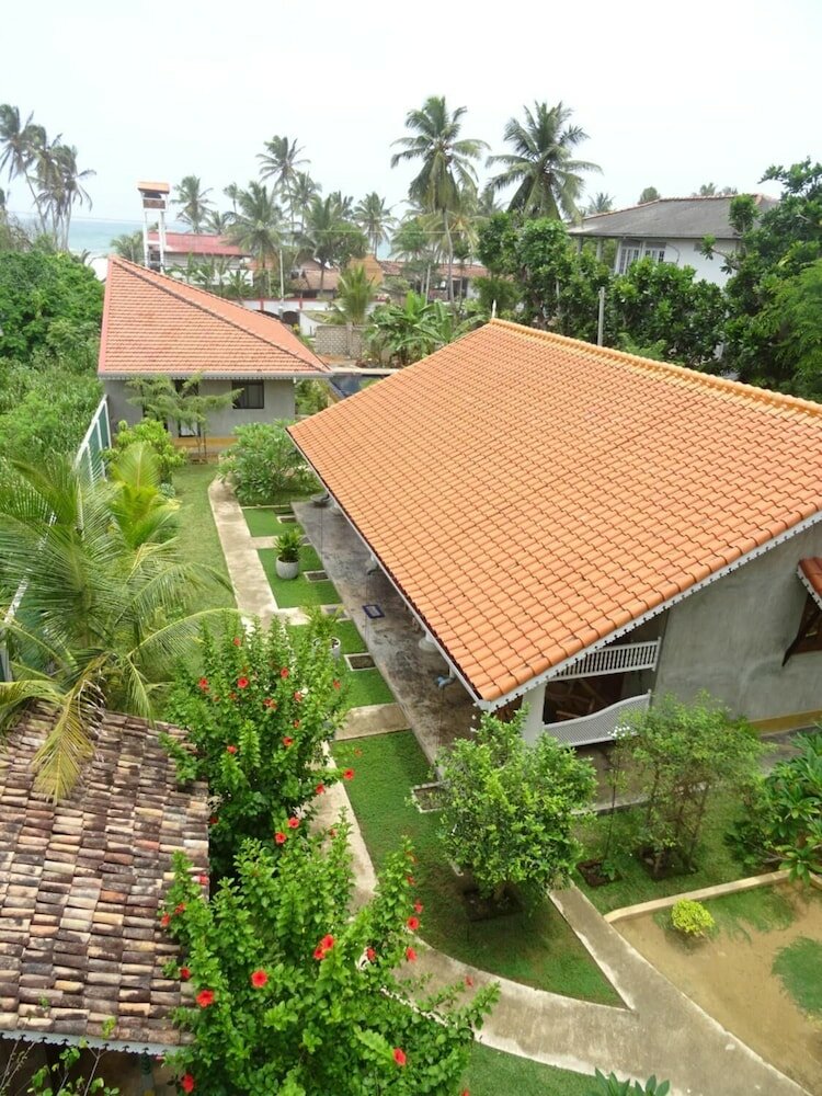 Фото Thambili cabanas