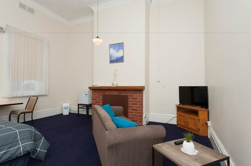 Фото Riverina Hotel