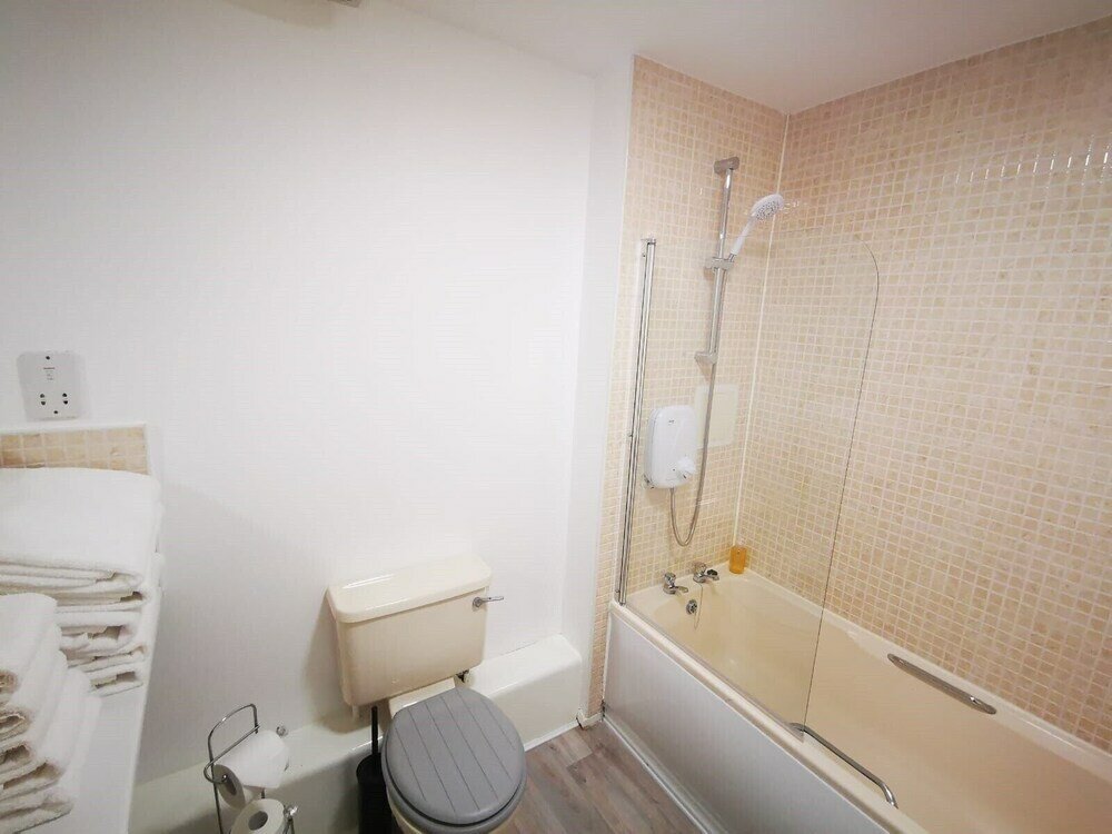 Фото McDonald Road Apartment