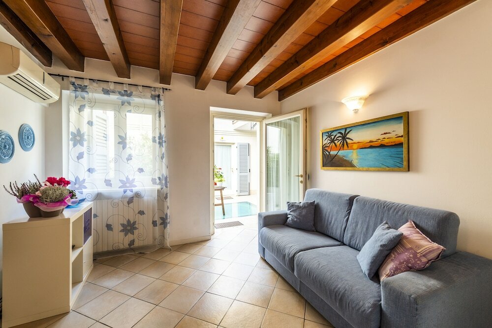 Фото Flowers Apartments