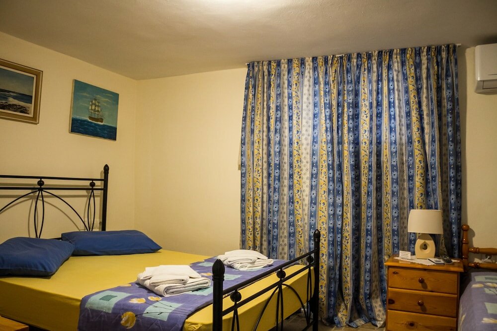 Фото Spacious home with garden in Marathonas