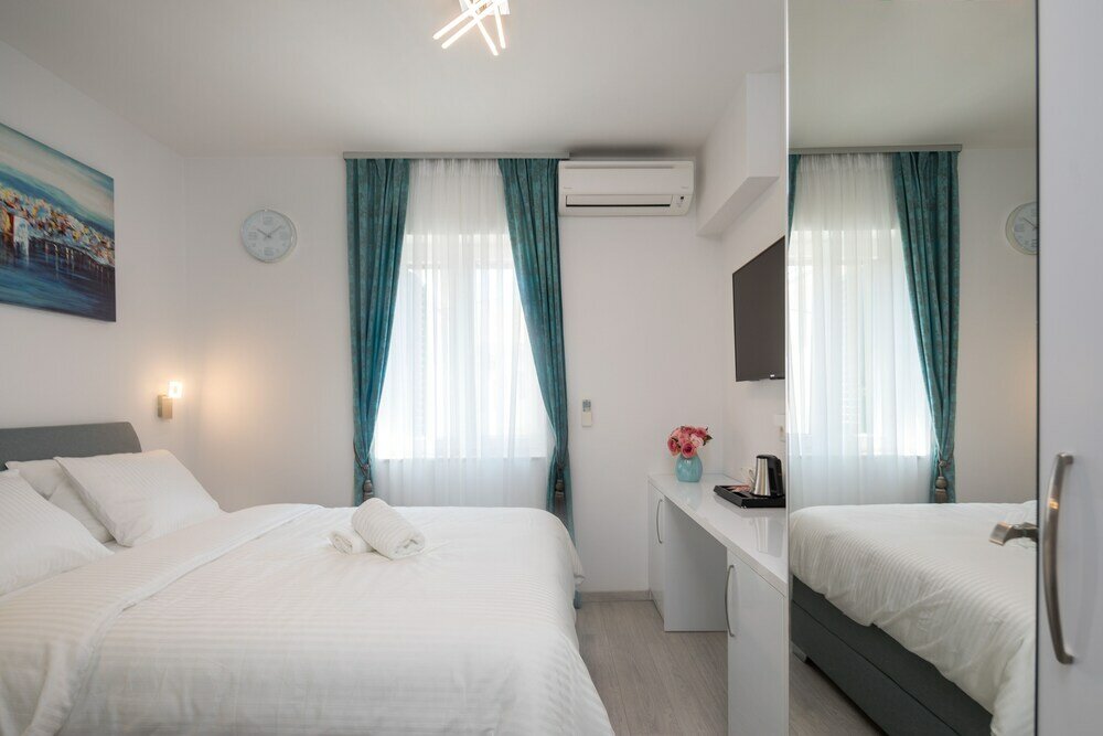 Фото Luxury Studios & Rooms Seven