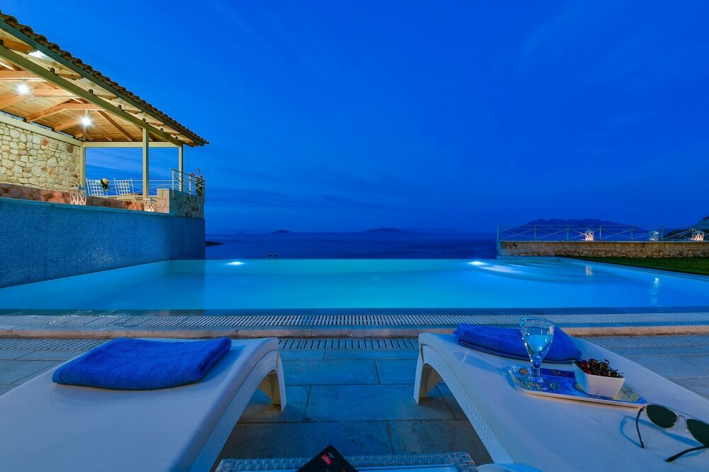 Фото Villa with Striking views over the infinity Pool