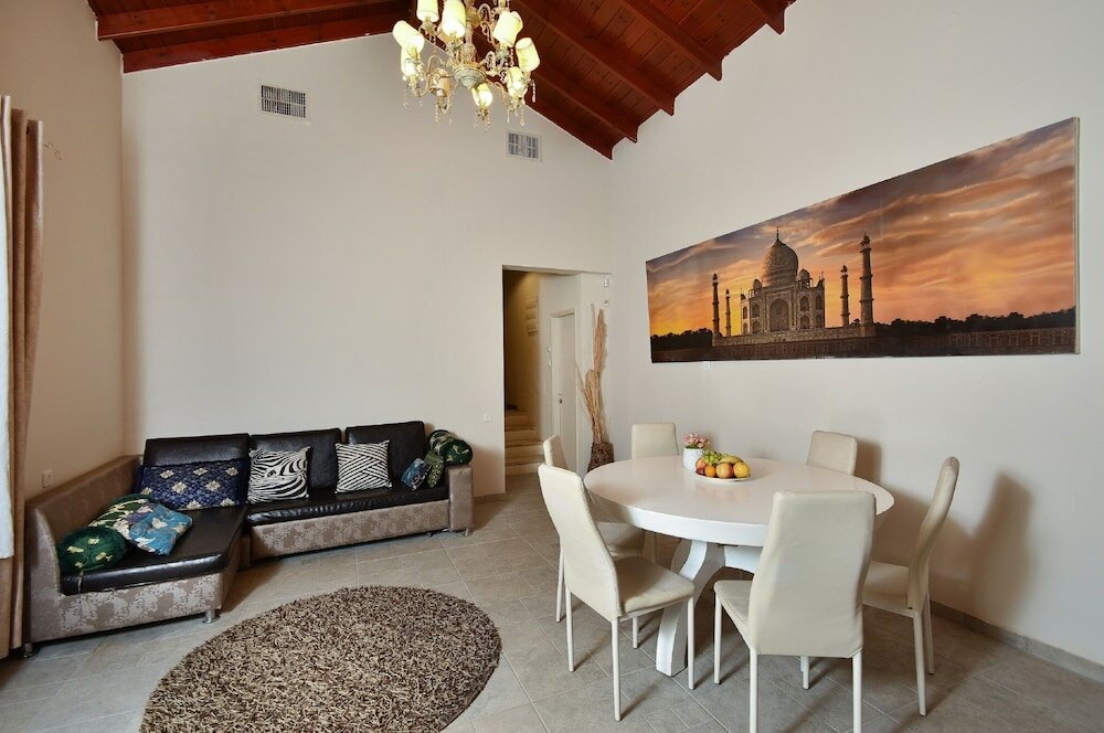 Фото Azulat Even Hen