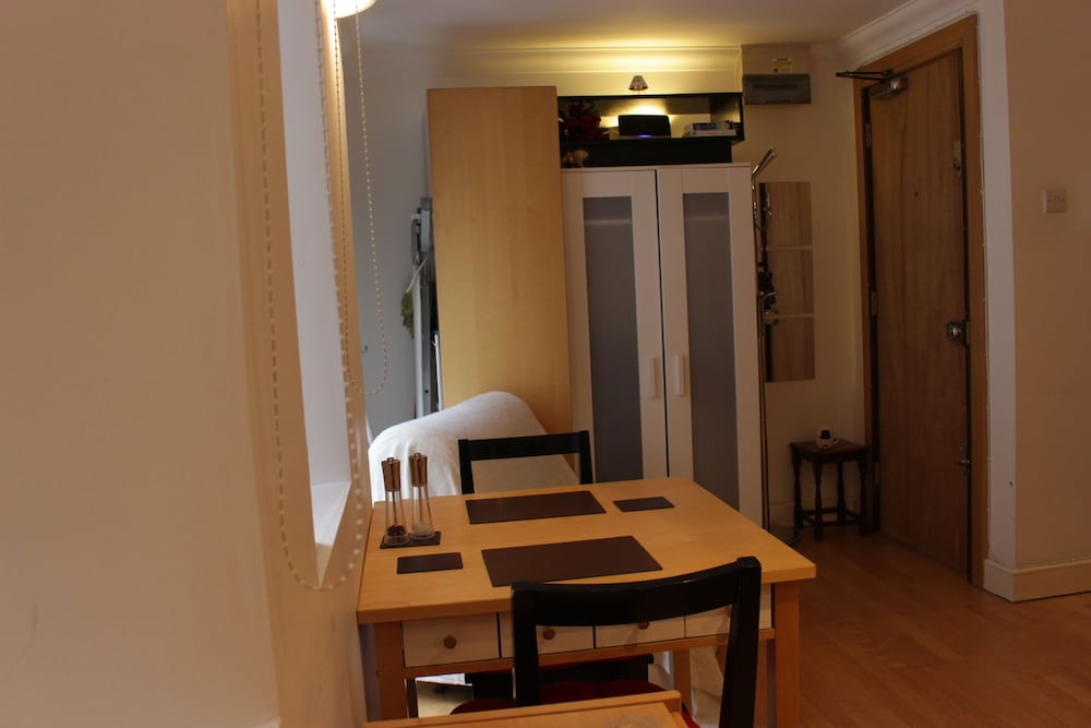 Фото Tower Hill Studio Appartment