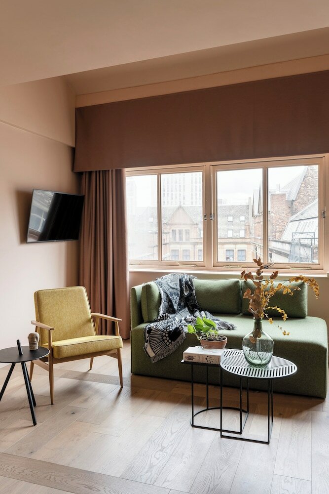 Фото Whitworth Locke