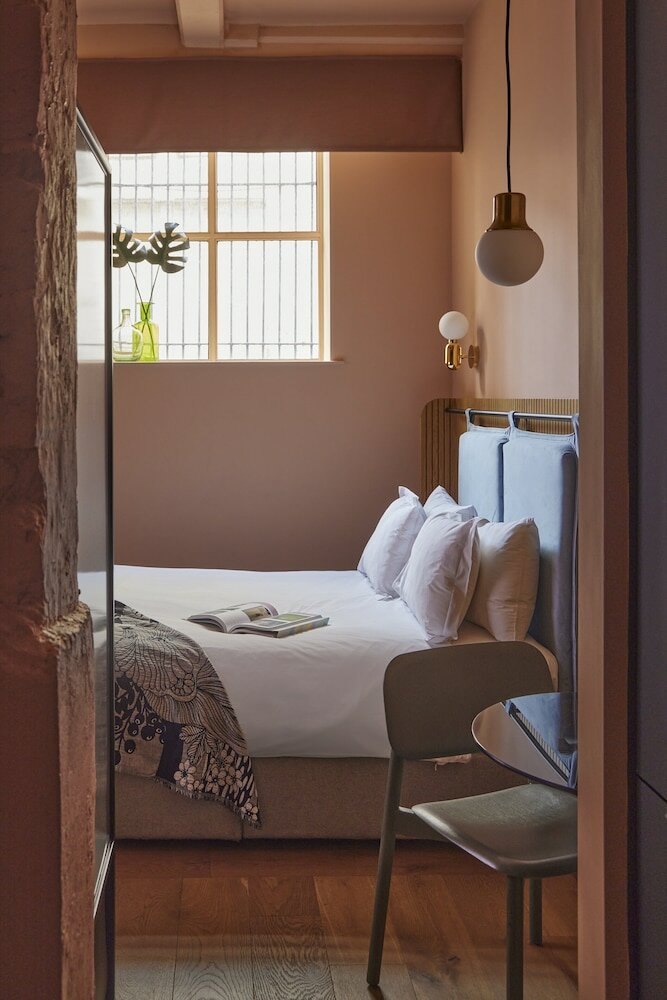 Фото Whitworth Locke